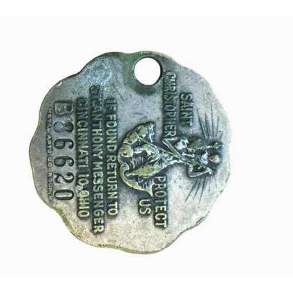 St. Anthony Messenger Cincinnati Silvertone Medal Keychain Fob - Picture 2 of 2